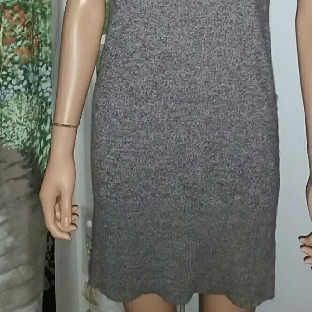 B. Wear tunic - Picture 3 of 5